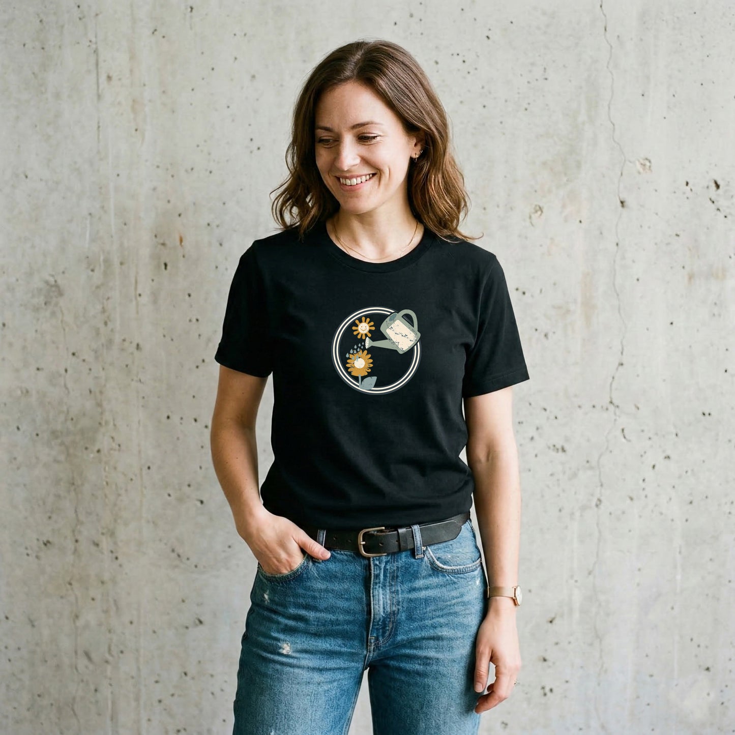 Retro Garten T-Shirt – Gießkanne & Blumen Design