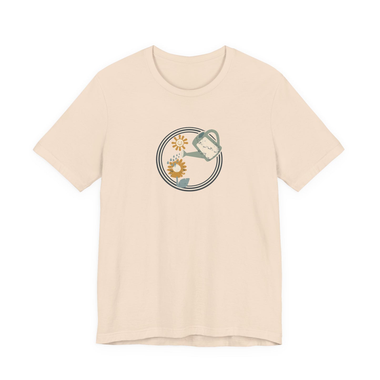 Retro Garten T-Shirt – Gießkanne & Blumen Design