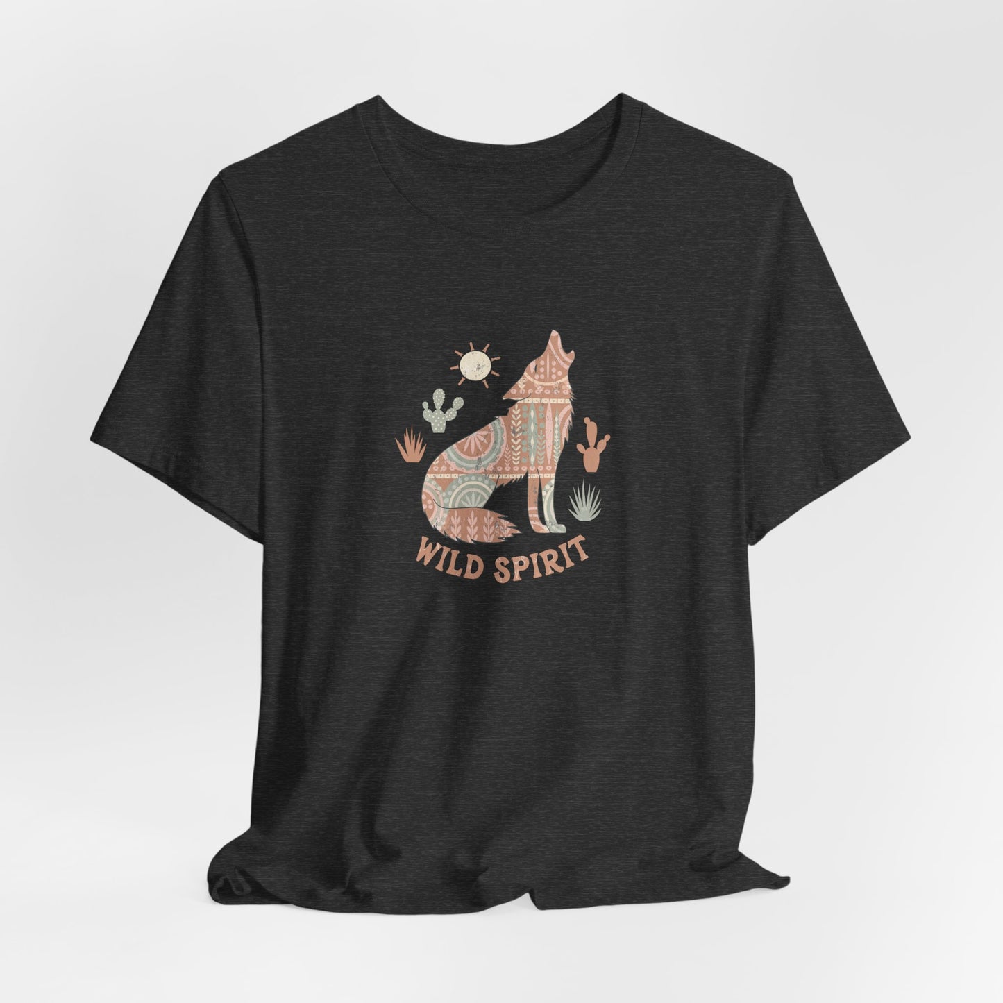 Wild Spirit T-Shirt – Boho Wolf & Wüsten Design