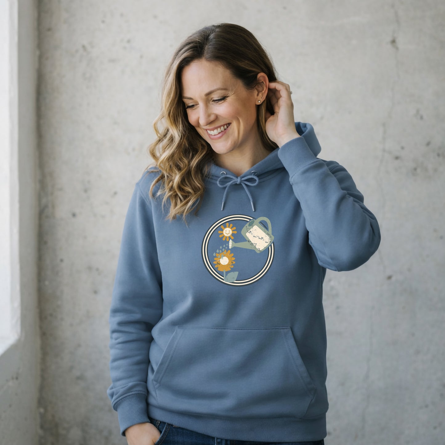 Retro Garten Hoodie – Gießkanne & Blumen Design Damen